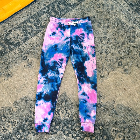 Cute comfy and adorable looking sweatpants! Great for winter season!!! 🌺 - Picture 1 of 2